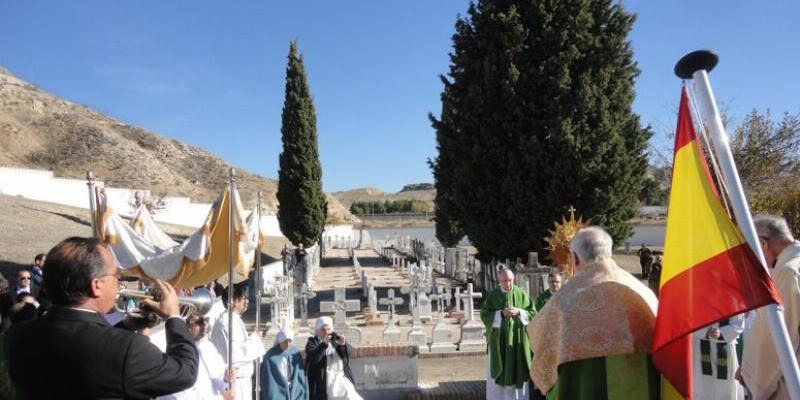 Monse&ntilde;or Reig Pla preside una Misa en el cementerio de los M&aacute;rtires de Paracuellos