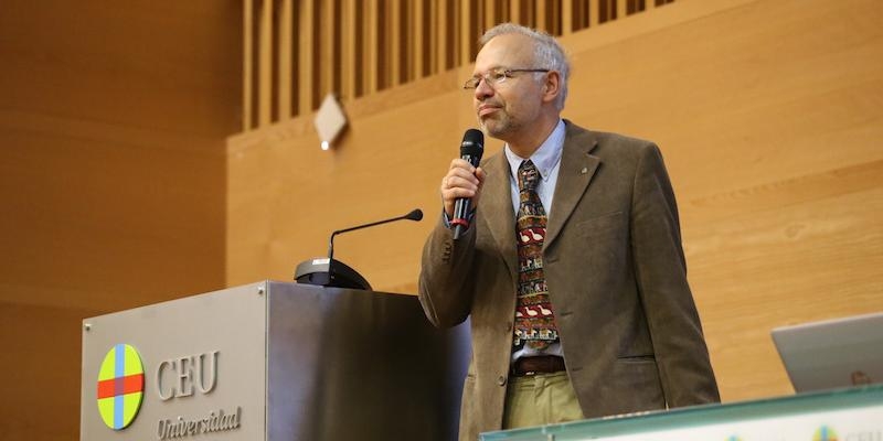 Expertos advierten en el CEU de la confusi&oacute;n con la denominada 'muerte digna'