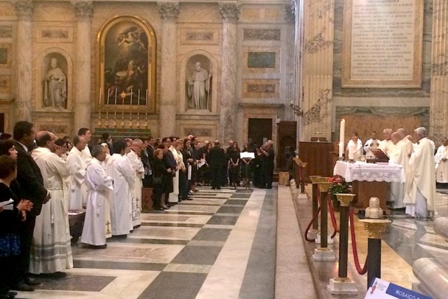Obispos de Per&uacute; celebran en Roma y tienen un encuentro con la comunidad peruana