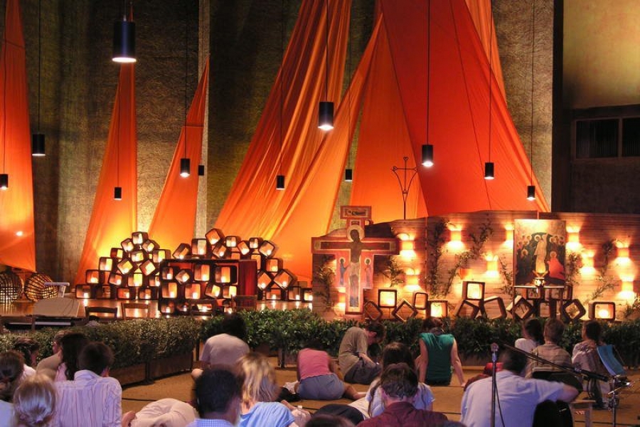 El Santo Padre a los j&oacute;venes de Taiz&eacute;: 'Descubrir el rostro de la misericordia del Padre'