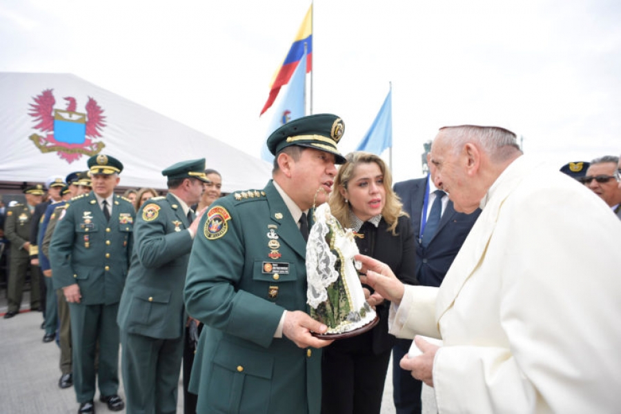 El Papa a los militares colombianos: Gracias por &laquo;arriesgar para lograr paz&raquo;