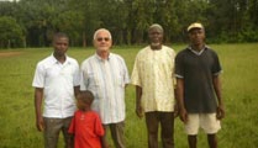 El misionero Luis Pérez desde Sierra Leona: ¿Quién ayuda a quién?