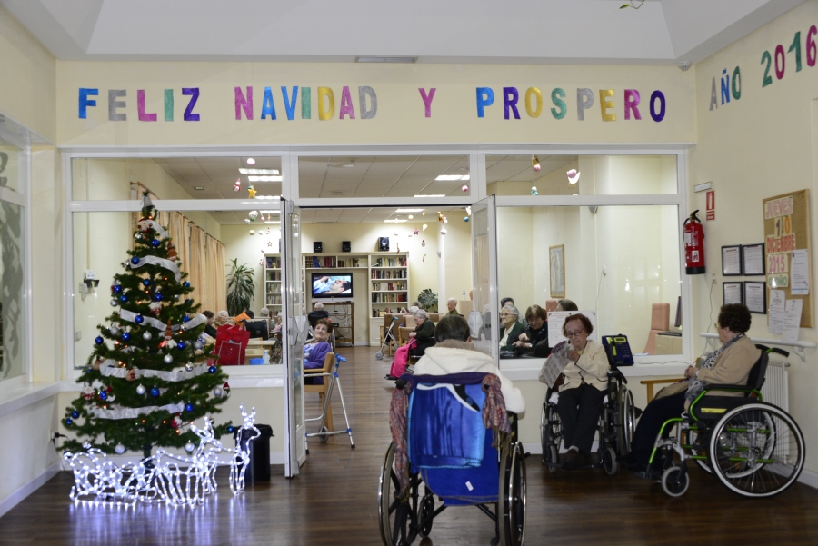 La residencia de mayores Fundaci&oacute;n Santa Luc&iacute;a prepara la Navidad