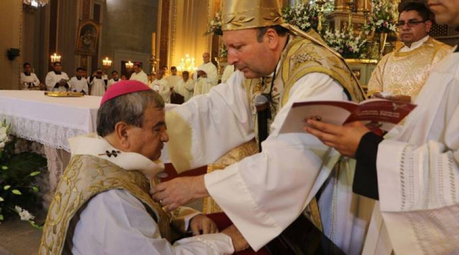 Imponen el Palio al nuevo arzobispo de Morelia