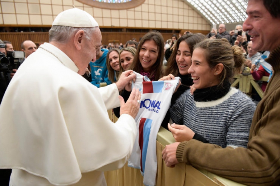 El Papa: &laquo;Las mujeres son m&aacute;s valientes que los hombres&raquo;