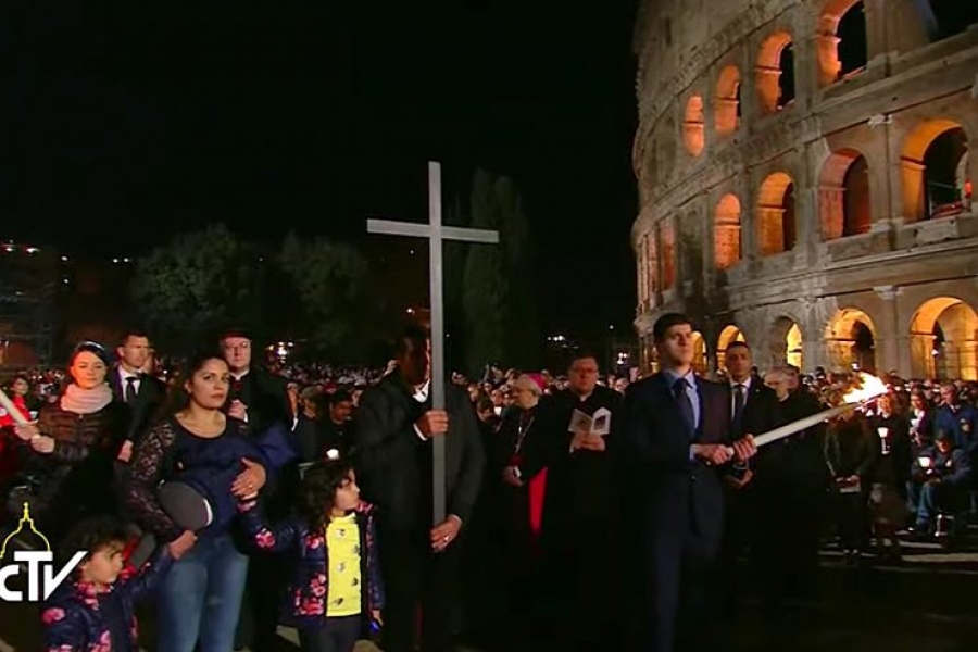 Texto de la oraci&oacute;n final del papa Francisco, al concluir el Via Crucis 2017