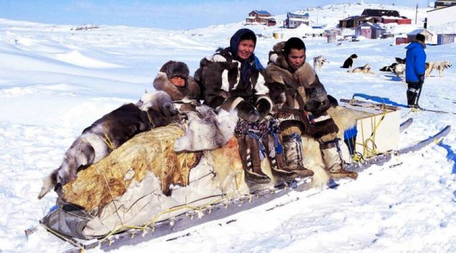 Traducen por primera vez la Biblia al idioma de los esquimales