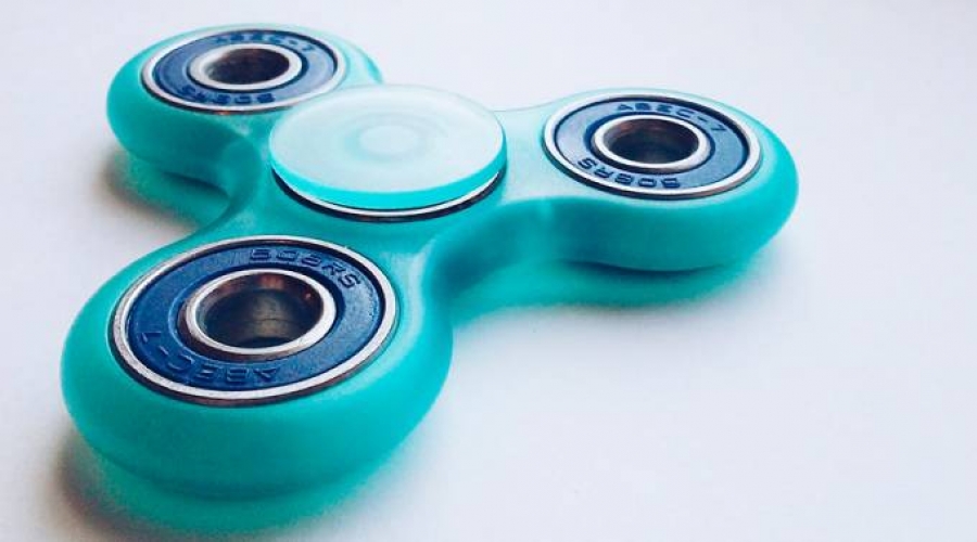 Sacerdotes j&oacute;venes encuentran uso evangelizador a moda del &laquo;fidget spinner&raquo;