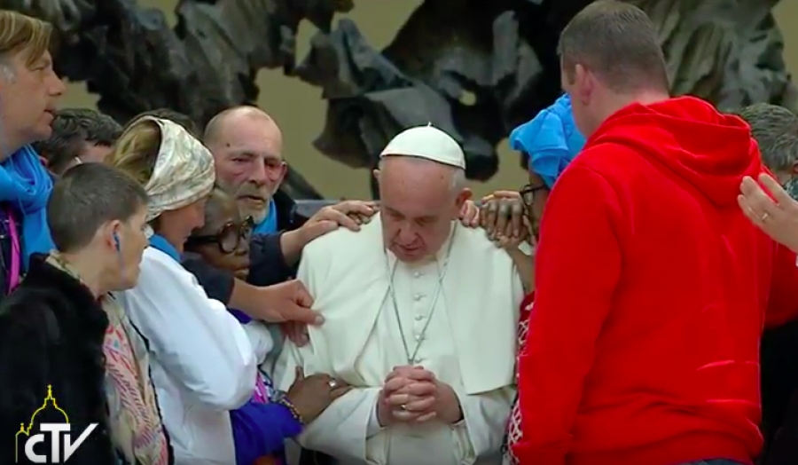 El Papa pide perd&oacute;n a los pobres por los cristianos que miran hacia otro lado