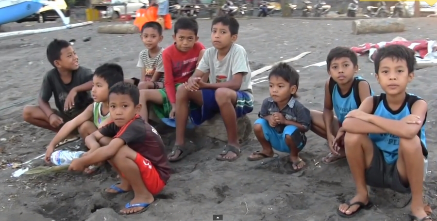Juventud Misionera de Brasil con los ni&ntilde;os en Indonesia