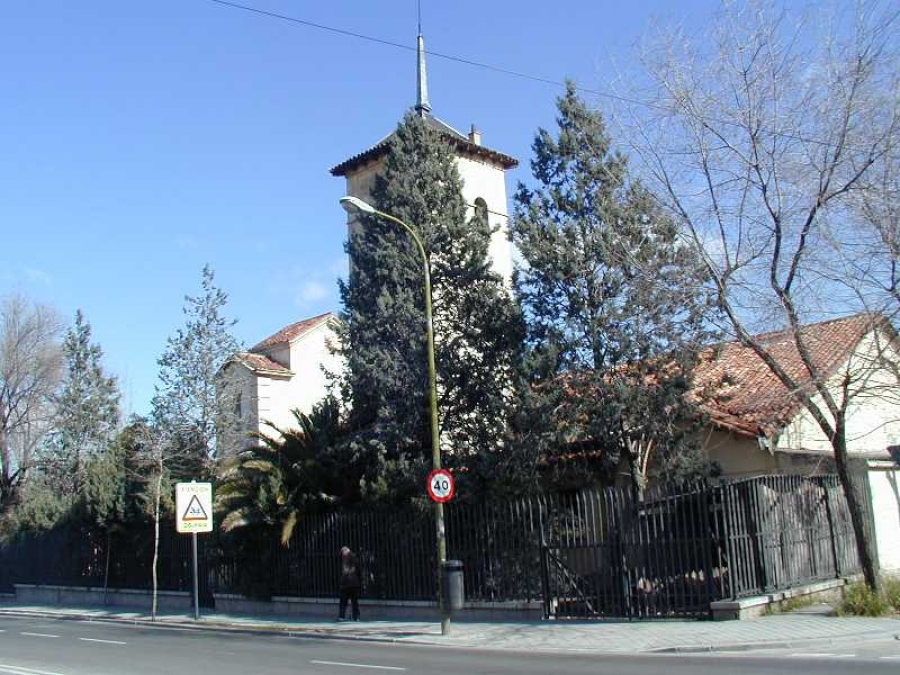 Monse&ntilde;or Osoro imparte el sacramento de la confirmaci&oacute;n en San Ferm&iacute;n