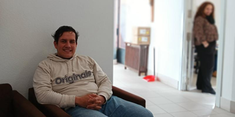 Una ma&ntilde;ana en el centro San Felipe Neri de C&aacute;ritas Diocesana de Madrid de atenci&oacute;n a personas sin hogar con enfermedad mental: &laquo;Esto es como parar en boxes, una puesta a punto y, en cuanto puedes rodar, a continuar&raquo;