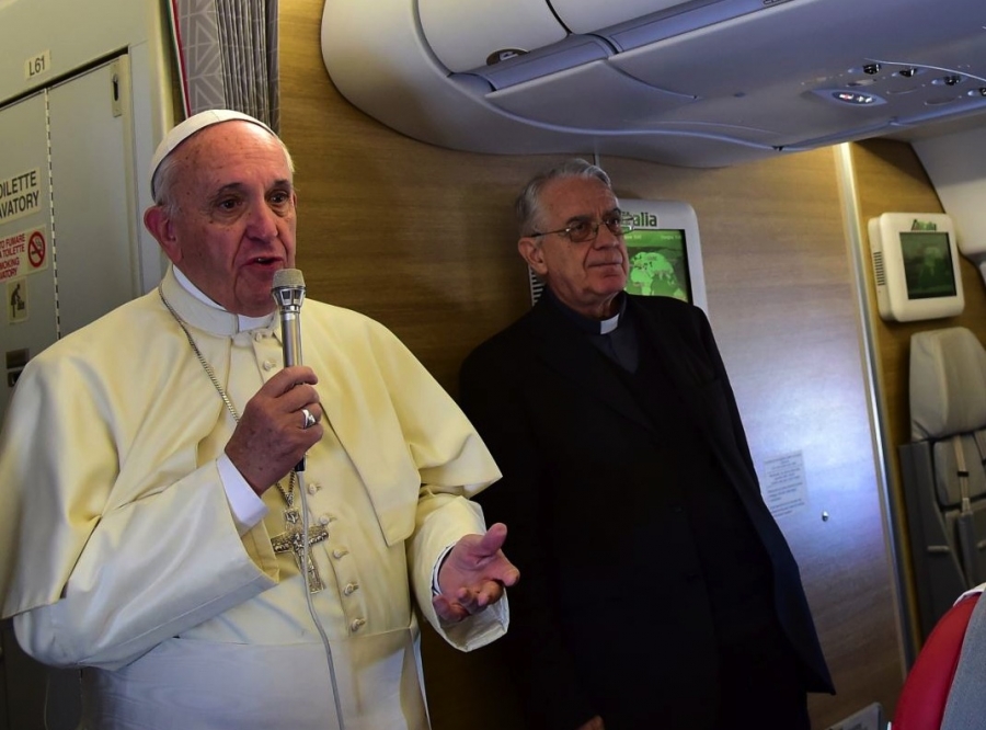 Papa en &Aacute;frica: &lsquo;El &uacute;nico peligro son los mosquitos&rsquo;