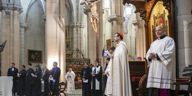El cardenal Jos&eacute; Cobo preside la Clausura de la Semana de Oraci&oacute;n por la Unidad de los Cristianos en la catedral de la Almudena