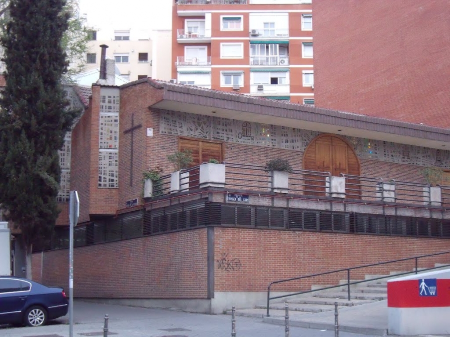 Eucarist&iacute;a en la parroquia Virgen del Coro con motivo de sus bodas de oro