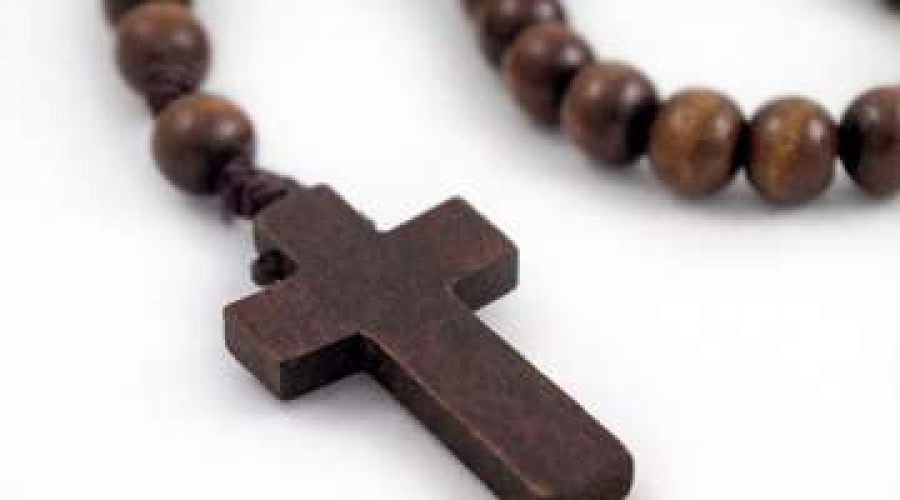 Presos fabrican 200 mil rosarios para la venida del Papa Francisco a Per&uacute;