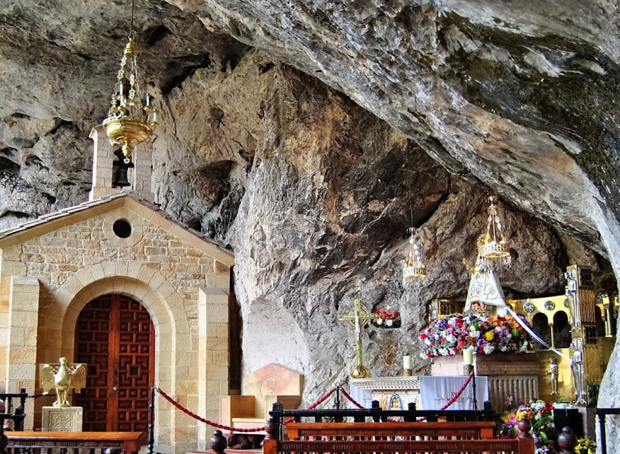 El arzobispo de Madrid acompa&ntilde;a a los futuros seminaristas en Asturias