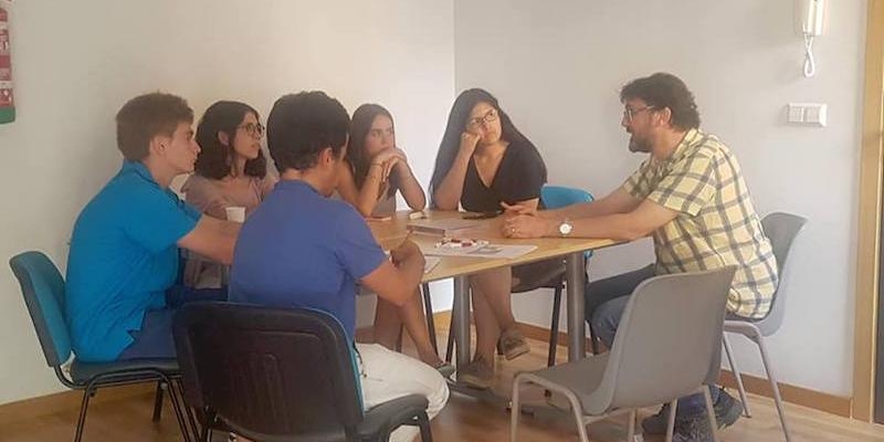 Los jóvenes evalúan su experiencia de aprendizaje y servicio realizada en los proyectos de exclusión social de Cáritas Madrid