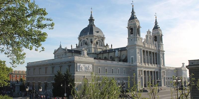 Archidiocesis de Madrid - El arzobispo determina la suspensión de las  celebraciones públicas