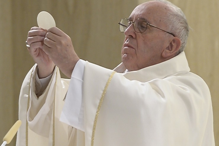 Francisco en Santa Marta: 'Dios permite al humilde levantarse con dignidad'