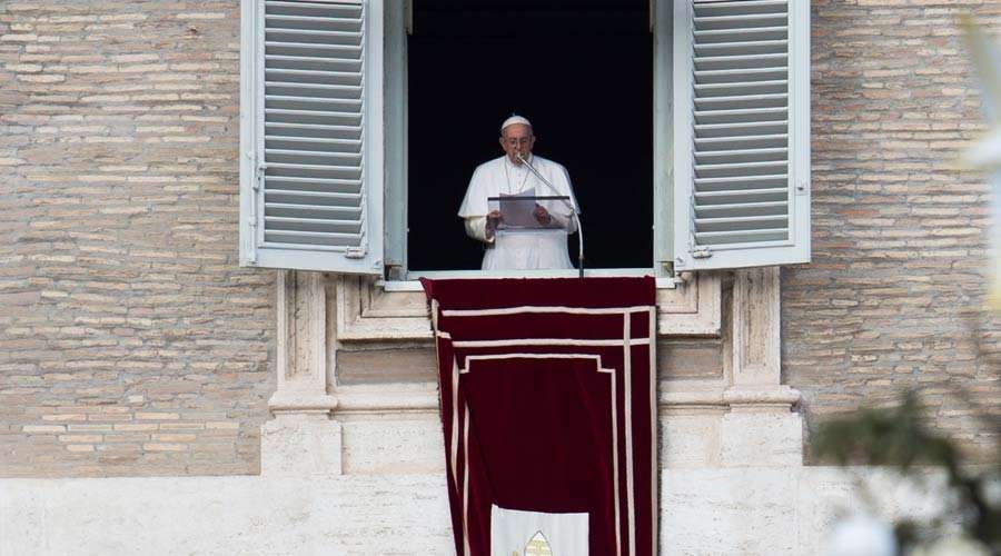 Santo Padre: El &laquo;s&iacute;&raquo; de Mar&iacute;a nos invita a ser humildes y peque&ntilde;os ante Dios