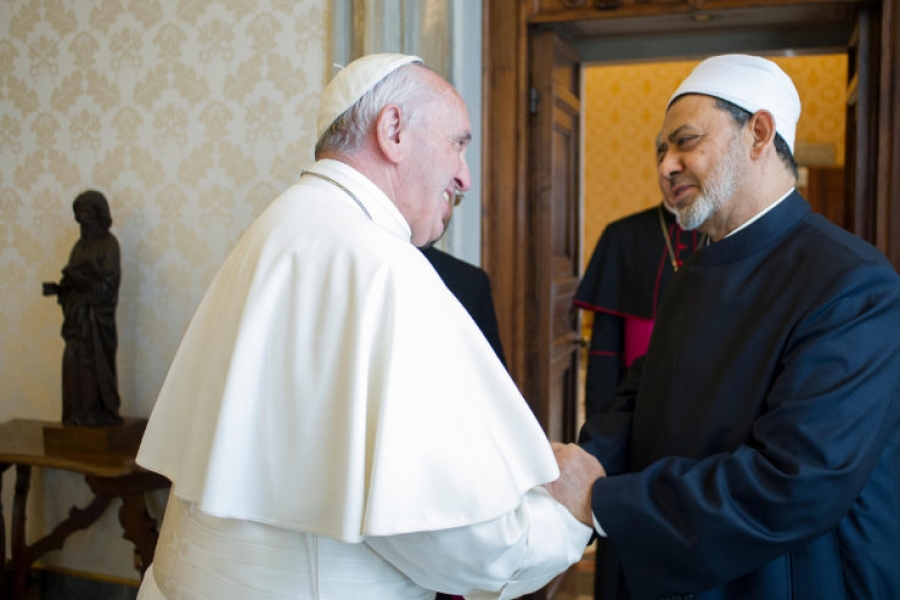 El Papa al Im&aacute;n de Al Azhar: 'El encuentro es el mensaje'