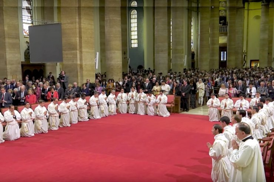 El cardenal Bertello ordena en Roma a 31 sacerdotes del Opus Dei