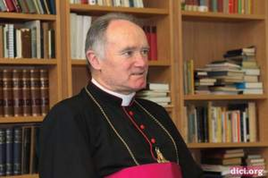 El Papa se re&uacute;ne con el l&iacute;der de los lefebvrianos