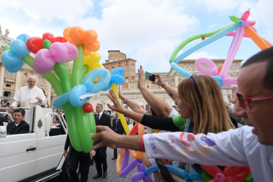 El Papa en la audiencia: 'El fariseo es el s&iacute;mbolo del corrupto que finge rezar'