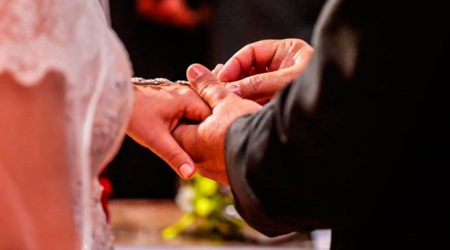 Cardenal Sandoval: Un cristiano no puede permitir ataques al matrimonio