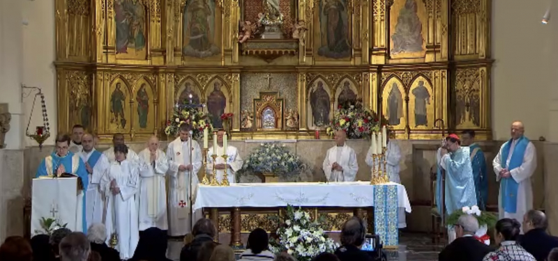 El cardenal Cobo propone tres compromisos, presentados como tres rosas, en la solemnidad de la Inmaculada: «Escuchar, ofrecerse a Dios y &quot;transparentar&quot; a Cristo»