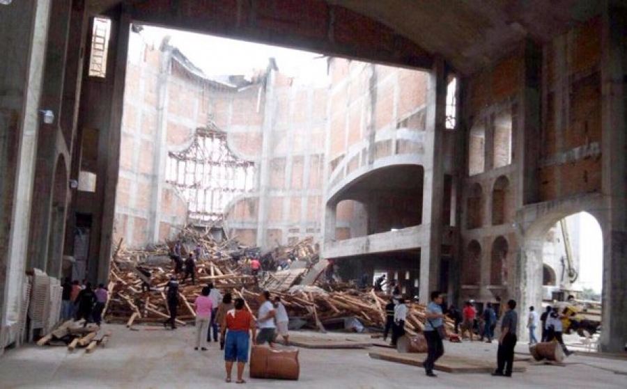 V&iacute;ctimas de derrumbe de catedral reciben apoyo de la Iglesia en M&eacute;xico