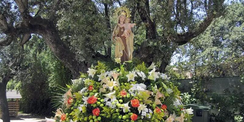 La colonia de Torrelodones celebra los actos lit&uacute;rgicos en honor a su patrona, la Virgen del Carmen, con Misa y procesi&oacute;n solemnes