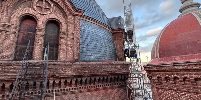 La parroquia de Salesianos de Estrecho realiza visitas guiadas aprovechando las obras de remodelaci&oacute;n del templo