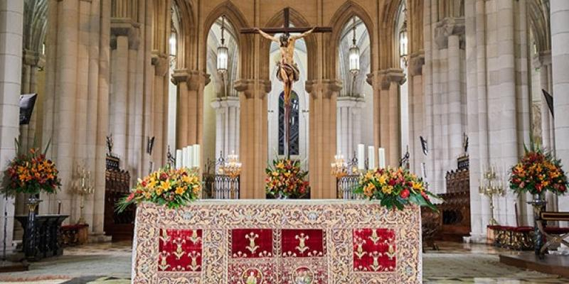 S&aacute;bado Santo: la Iglesia permanece en silencio junto al sepulcro del Se&ntilde;or &laquo;meditando su Pasi&oacute;n y Muerte&raquo;