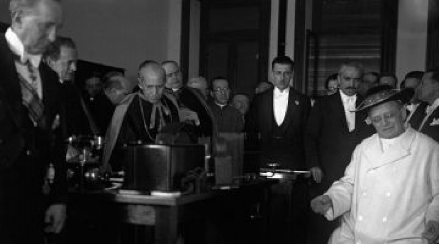 Un 12 de febrero de 1931 P&iacute;o XI inaugur&oacute; Radio Vaticano de la mano de Marconi