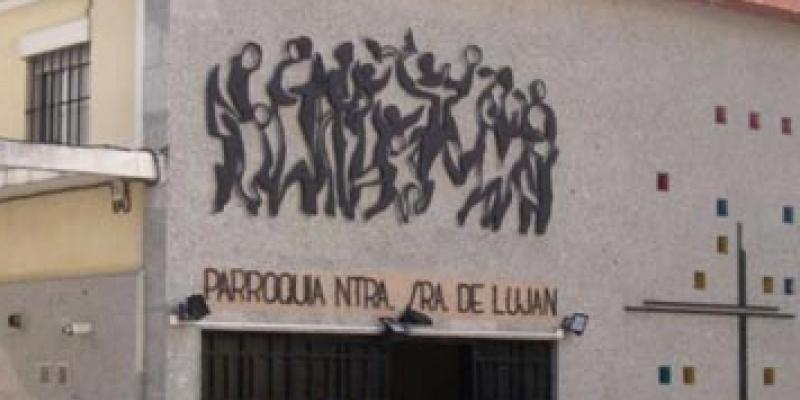 El obispo auxiliar de Madrid, Vicente Mart&iacute;n, preside una misa en el 60 aniversario de la parroquia Nuestra Se&ntilde;ora de Luj&aacute;n