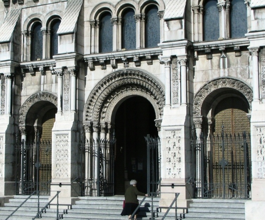 Eucarist&iacute;a en gregoriano en la cripta de la catedral