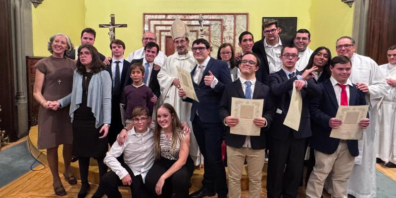 El cardenal Jos&eacute; Cobo, a los j&oacute;venes confirmandos con discapacidad: &laquo;Hoy sois maestros y catequistas y nos ense&ntilde;&aacute;is c&oacute;mo acoger al Esp&iacute;ritu y c&oacute;mo acoger a Dios&raquo;