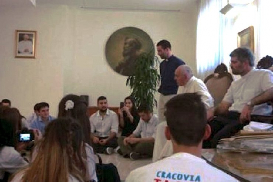 Mate, oraci&oacute;n y charla del Papa con un grupo de j&oacute;venes argentinos