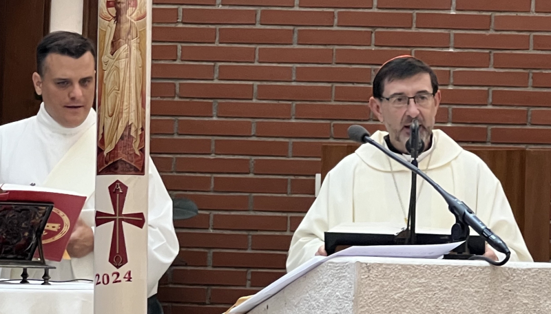 El cardenal José Cobo, en la clausura de las bodas de oro de la parroquia Padre Nuestro: «Tenéis que ser puente, Pascua y puerta abierta»