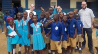 J&oacute;venes de la parroquia Mar&iacute;a Madre del Amor Hermoso viven una experiencia misionera en Sierra Leona: &laquo;Vinimos con la ilusi&oacute;n de ayudar, pero &eacute;ramos nosotros los que est&aacute;bamos recibiendo el mayor regalo&raquo;