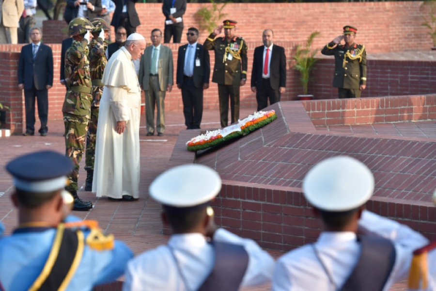 Bangladesh: Visita del Papa al Monumento de los M&aacute;rtires de Savar