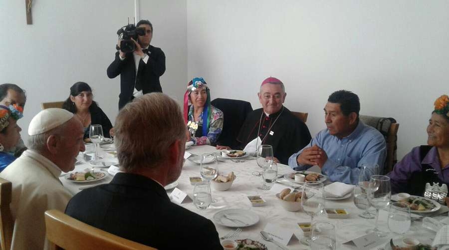 El Papa almuerza con representantes mapuches en Temuco