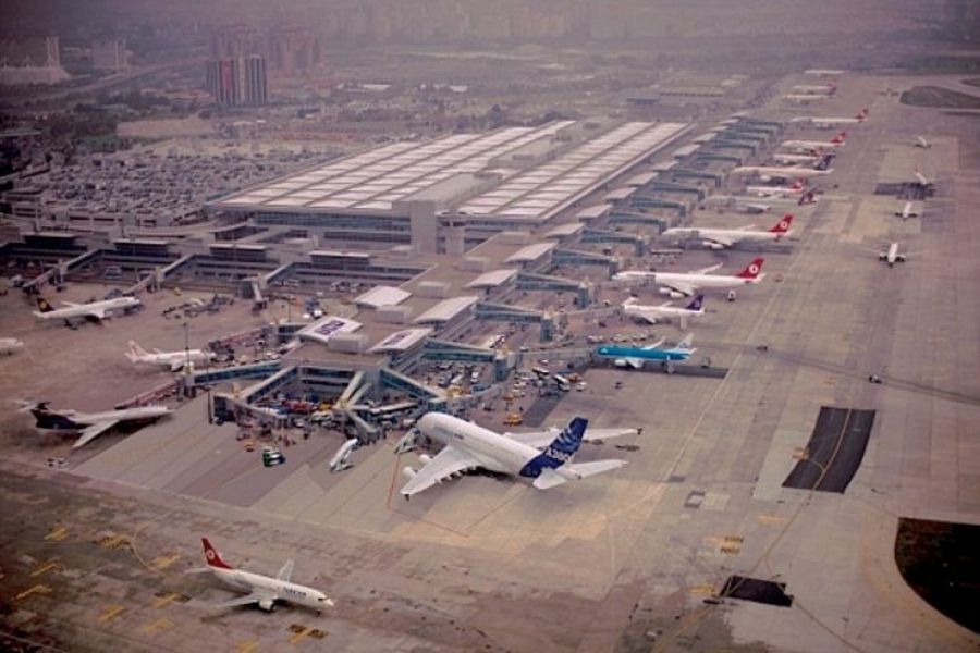 El Santo Padre reza por las v&iacute;ctimas del atentado en el aeropuerto de Estambul