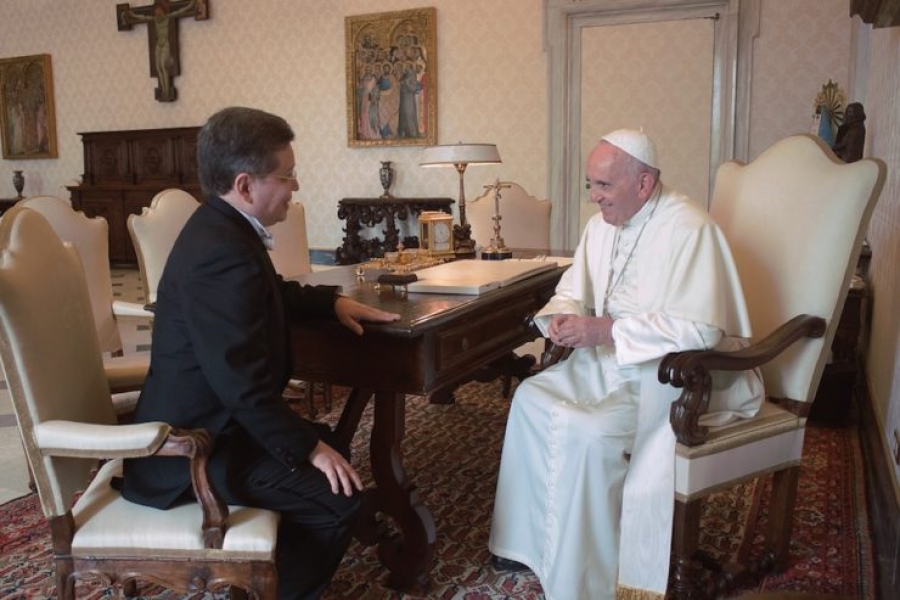 El embajador de Bolivia presenta sus credenciales al Santo Padre