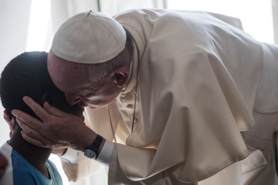 La Fundaci&oacute;n Vodafone presenta al Papa un proyecto educativo para &Aacute;frica