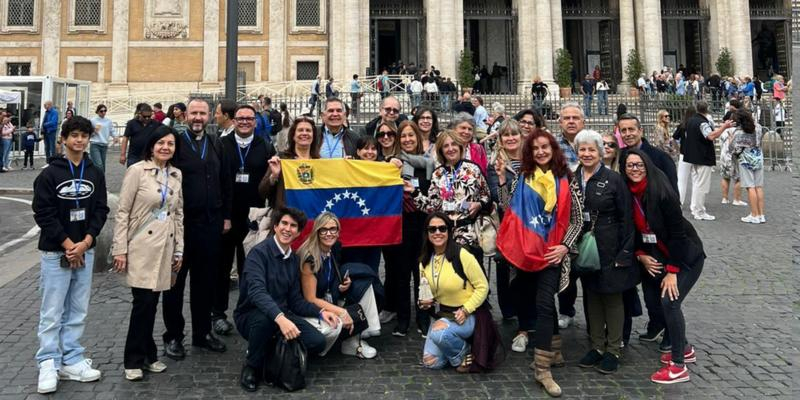 &laquo;D&iacute;as de unidad, de fervor y de esperanza&raquo;: m&aacute;s de 50 venezolanos de Madrid asistieron a la canonizaci&oacute;n de Jos&eacute; Gregorio Hern&aacute;ndez