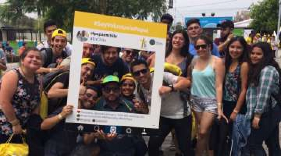 Entre los preparativos, 9 mil voluntarios en Chile cantan en coro al Papa