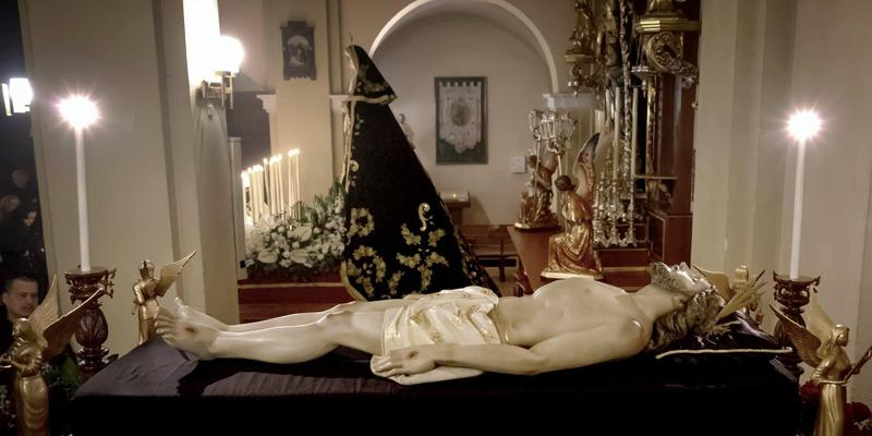 La Soledad de Villaverde saca el Viernes Santo al Cristo de la Misericordia, la Virgen y el Santo Entierro